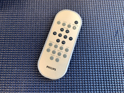 Philips MC-235 Micro System - CD Radio and AUX - Speakers - Remote - Box