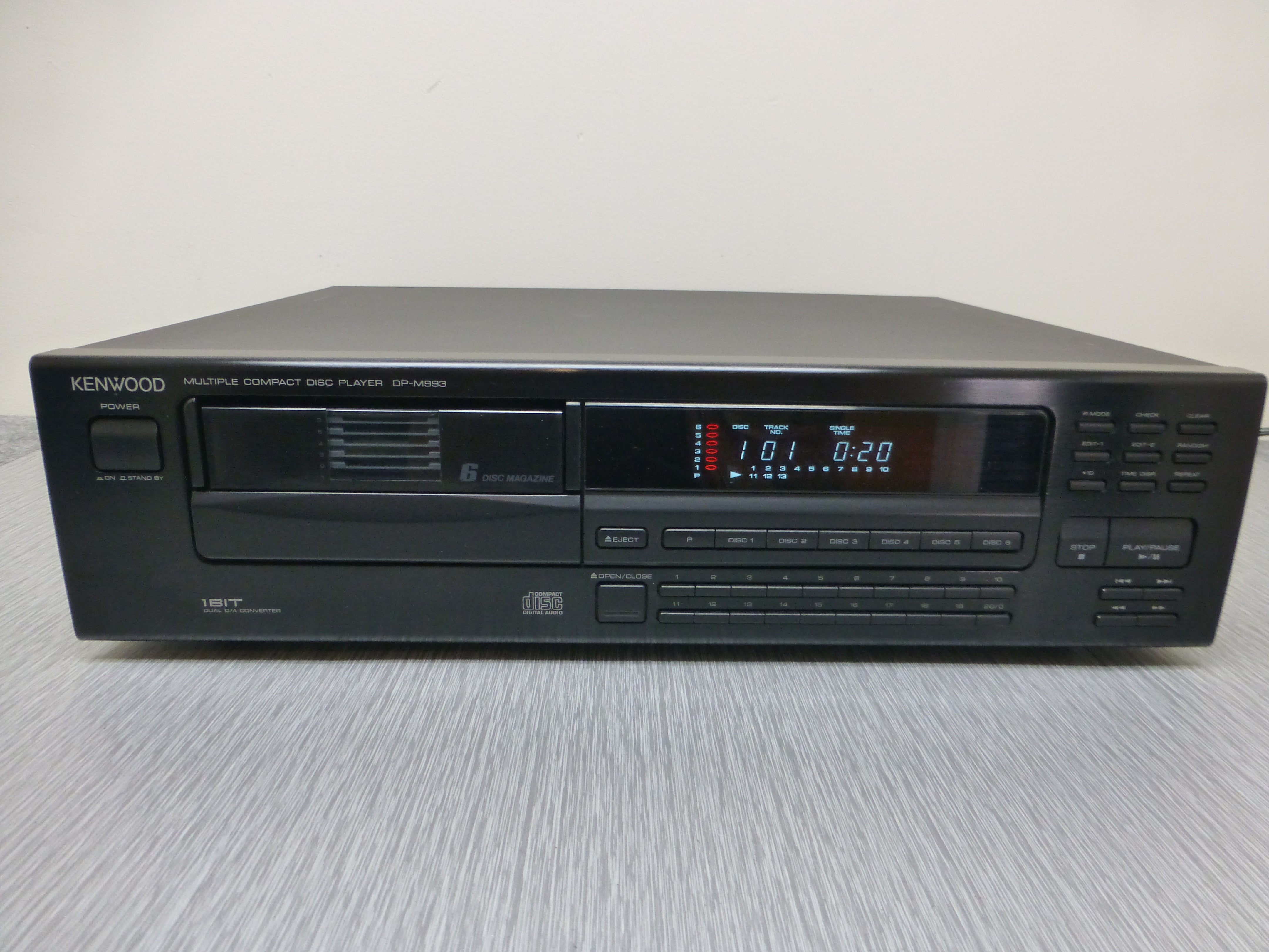 Kenwood DP-M993  Multiple Compact Disc Player (1993) * 6 Disc Cartridge
