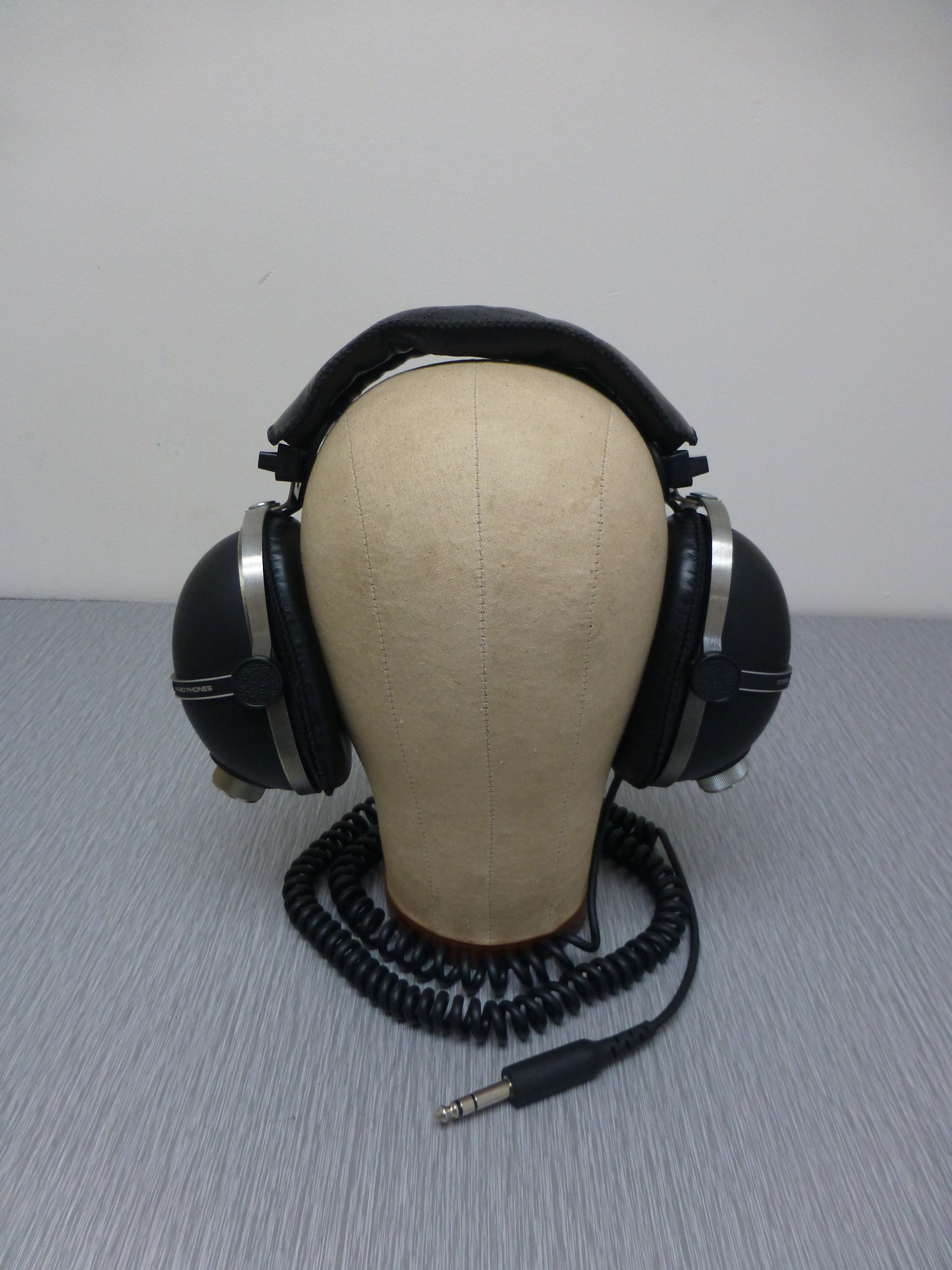 Pioneer SE-405 Stereo Headphones – The Turntable Store