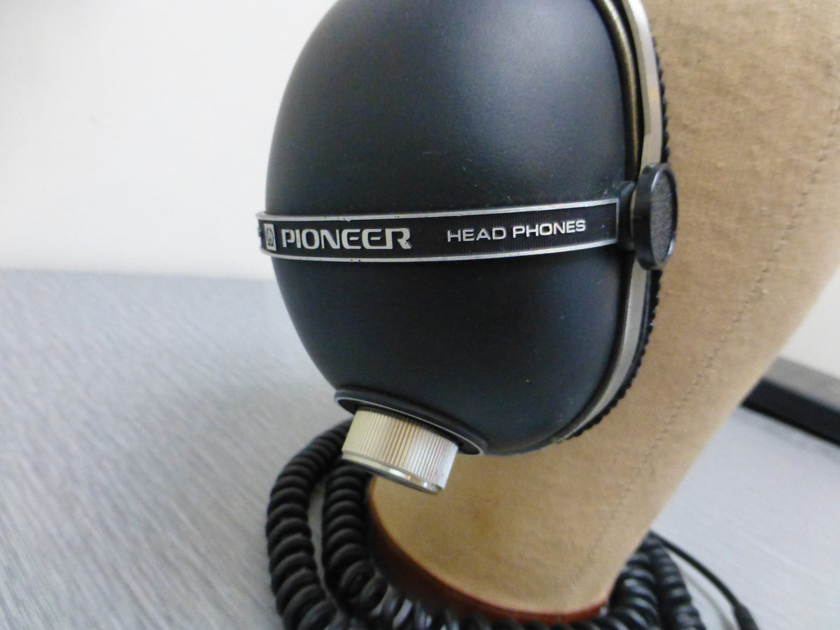 Pioneer SE-405 Stereo Headphones – The Turntable Store