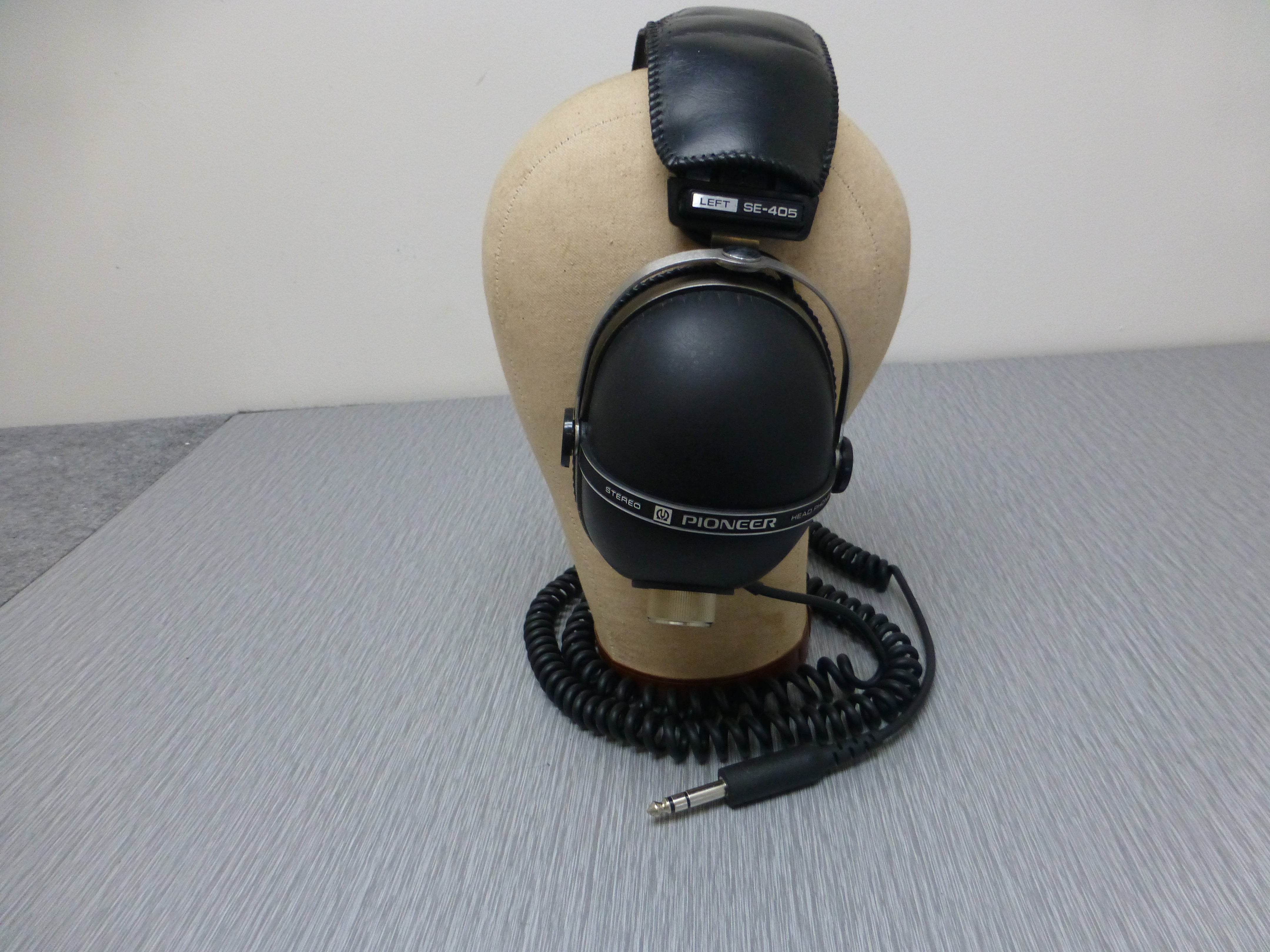 Pioneer SE-405 Stereo Headphones – The Turntable Store